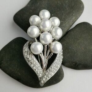 White Pearl Crystal bouquet Brooch Pin in silver